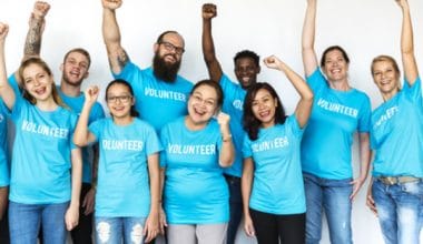 WHY IS VOLUNTEERING IMPORTANT bENEFIT OF VOLUNTEERING ABROAD